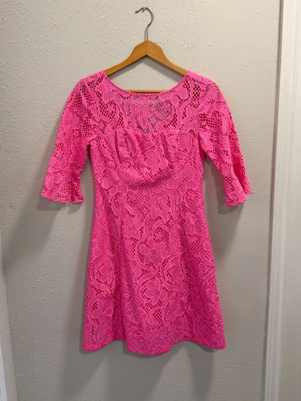 Lilly Pulitzer Hot Pink
Allyson Lace Bell Sleeve Dress Size 0